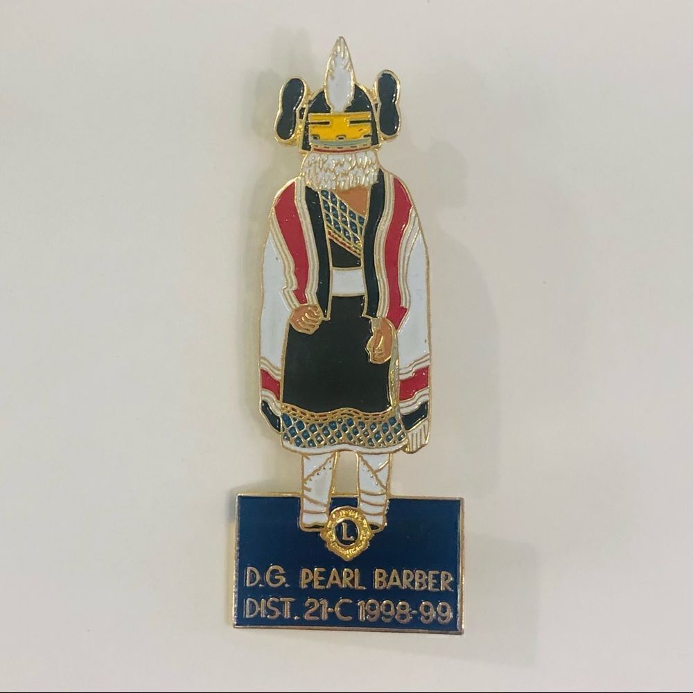 pin large 2.5 inch 1999 Dg Pearl Barber lions‎ club traditional dress
